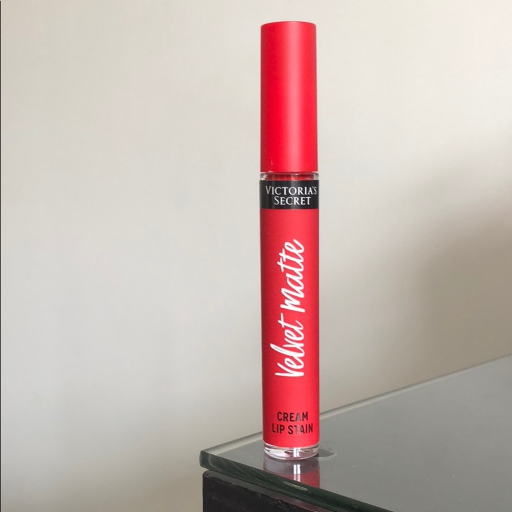 Victoria's Secret Velvet Matte Desire Lip Stain